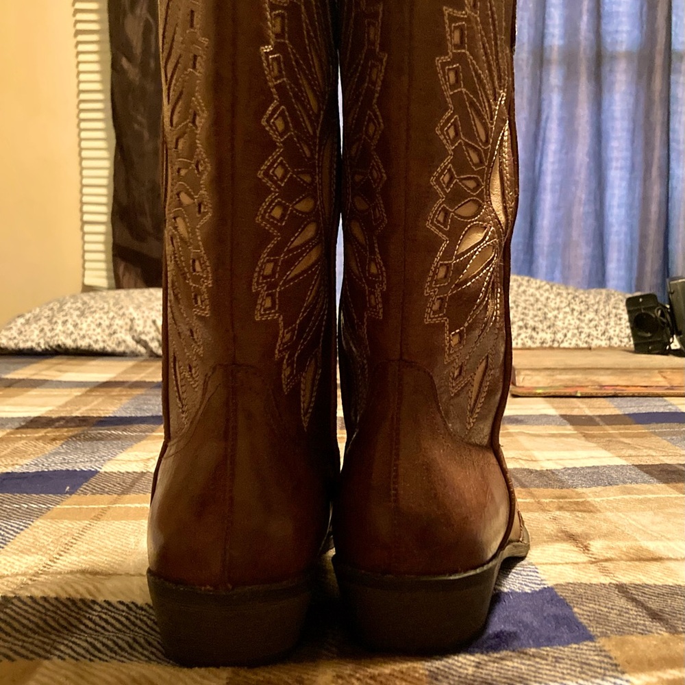 Absolutely Darling Cowgirl boots worn only a few hours! Size 9/10 - Picture 2 of 3